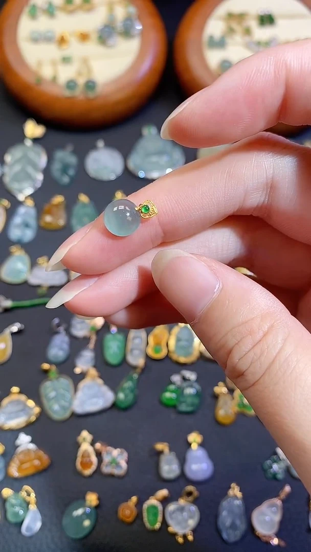 翡翠18K金镶嵌颈饰11111111