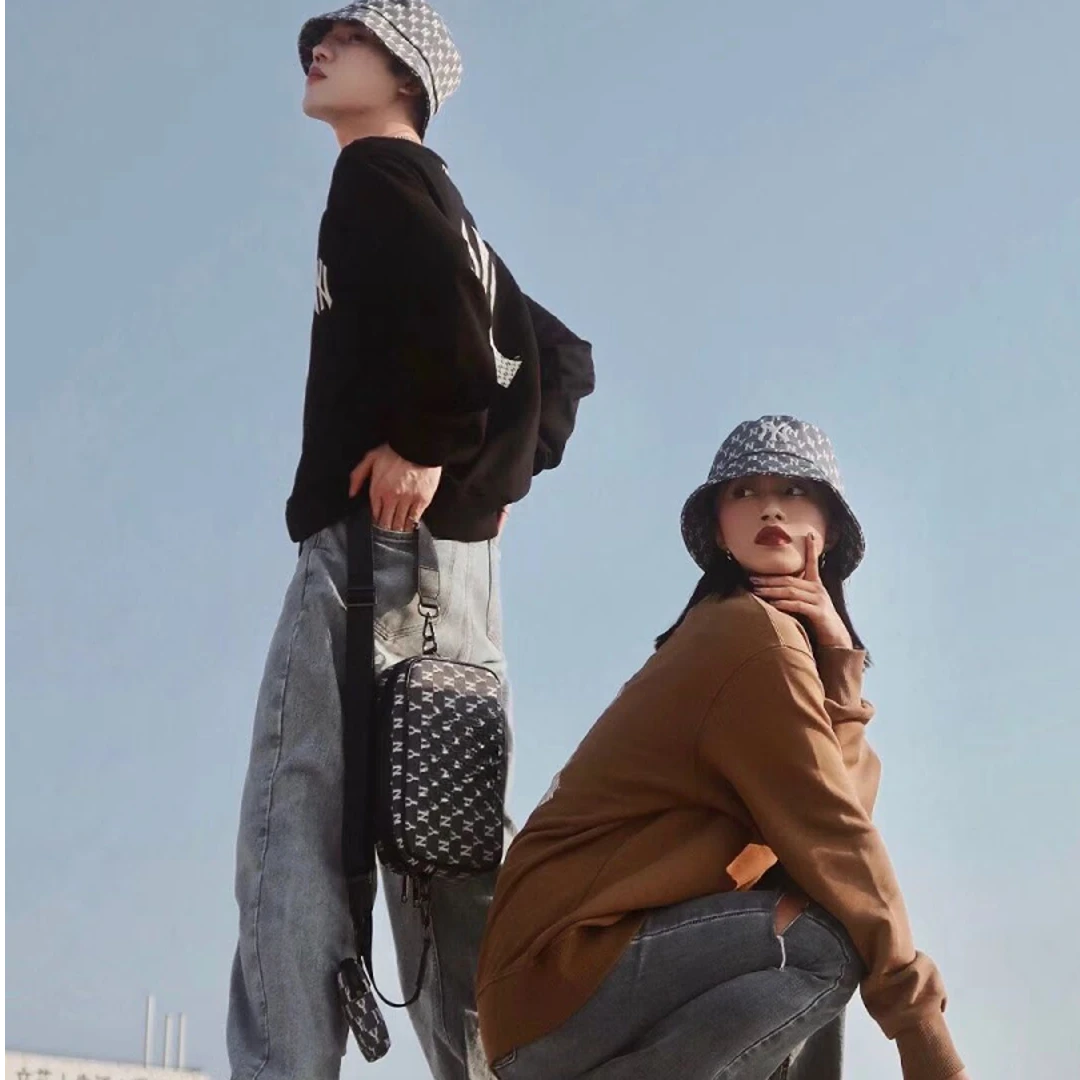秋季款潮流时尚百搭经典小标卫衣