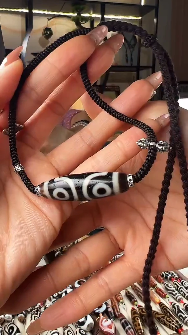 未镶嵌颈饰玛瑙/玉髓?***姐三眼