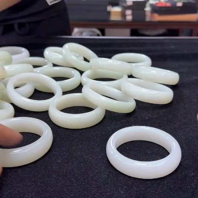 【老郑家】和田玉手镯一支 (多样性发1件)