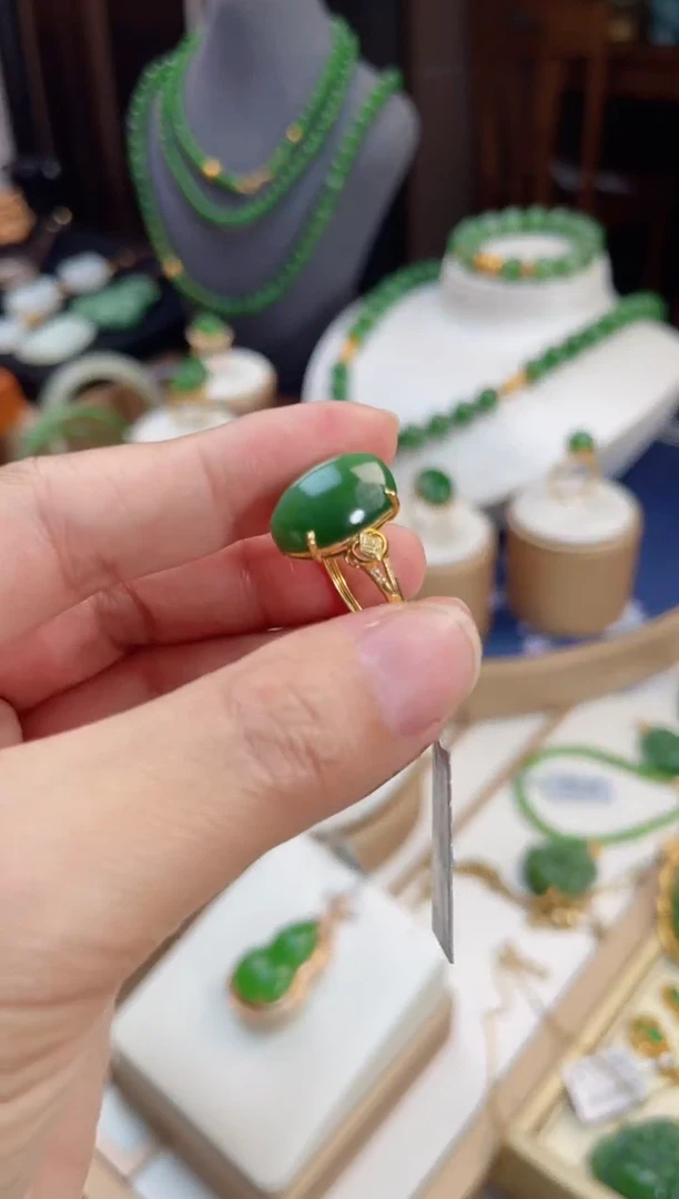 【闪购商品】和田玉戒指18K金镶嵌蛋面