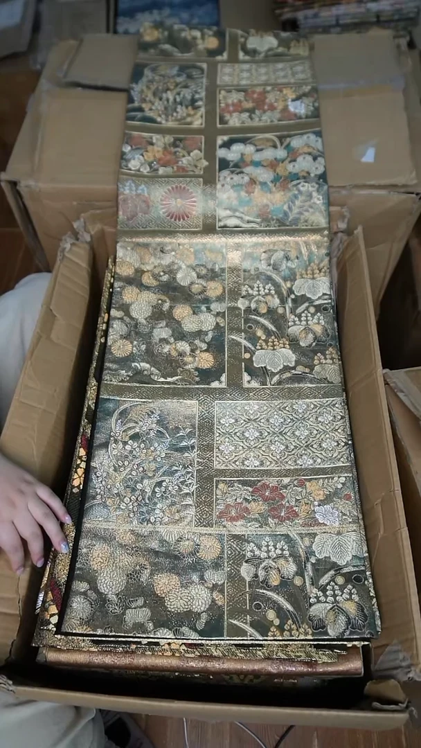 织绣10织金花卉图