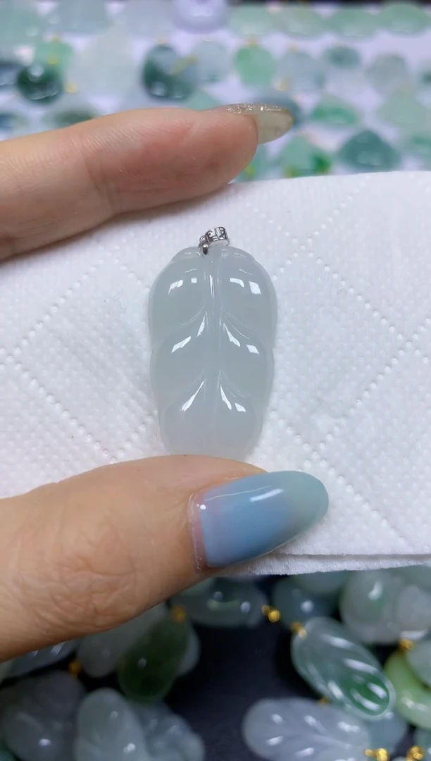 翡翠18K金镶嵌颈饰天然翡翠A货