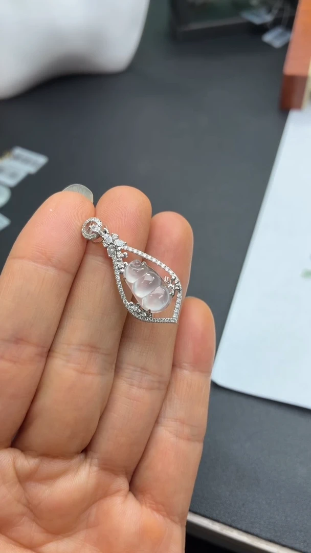 颈饰18K金镶嵌翡翠天然翡翠A货