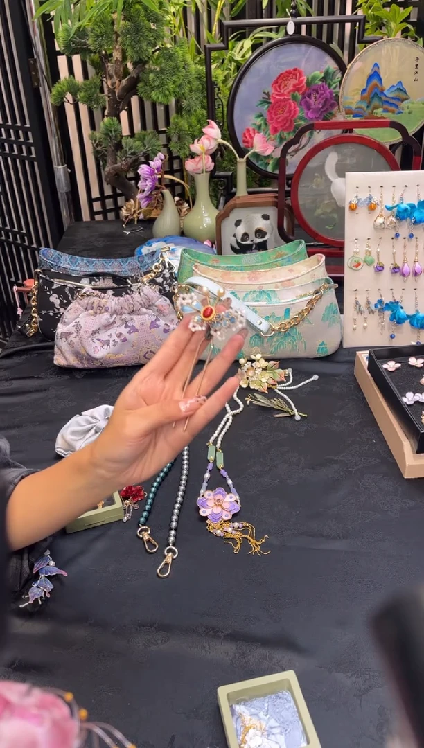 织绣e*?非遗苏绣饰品