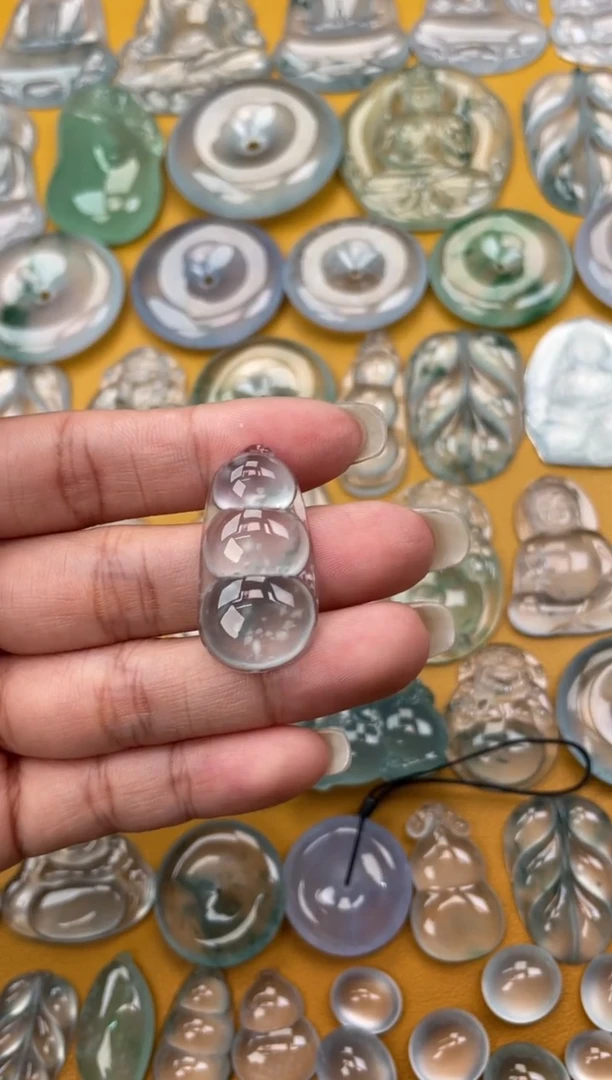 翡翠未镶嵌吊坠(不含链)豆子 32 16.6 5.7