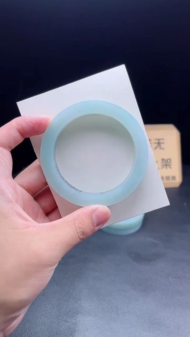 未镶嵌手镯定制翡翠?*姐定制