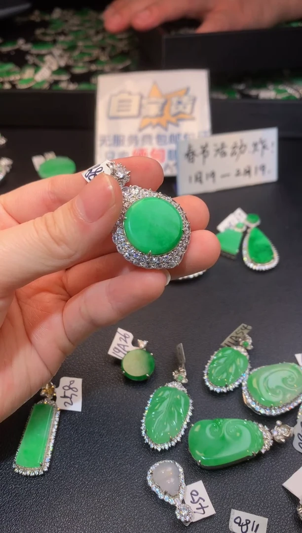 【闪购商品】翡翠颈饰银S925镶嵌翡翠