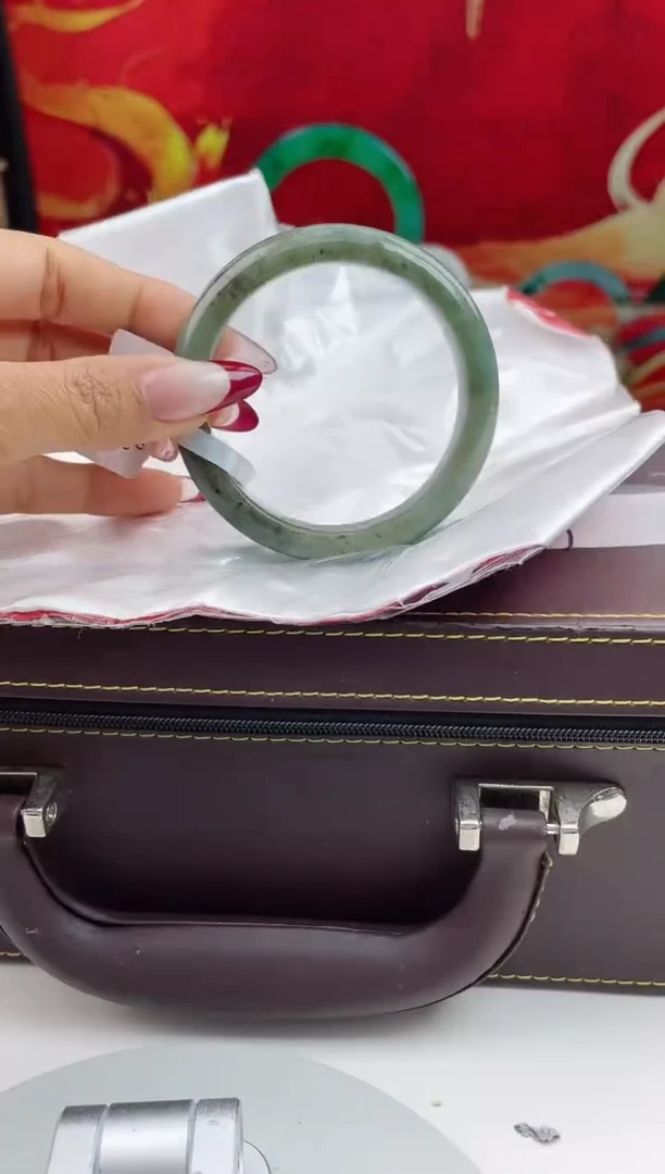 【闪购商品】翡翠手镯未镶嵌2翡翠手镯（微瑕）