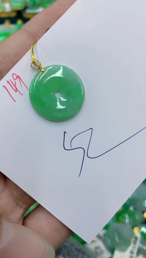 翡翠18K金镶嵌颈饰1111111111