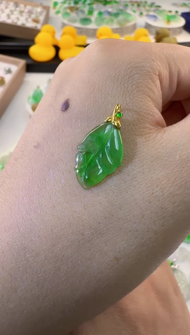 颈饰18K金镶嵌翡翠缅甸A货翡翠