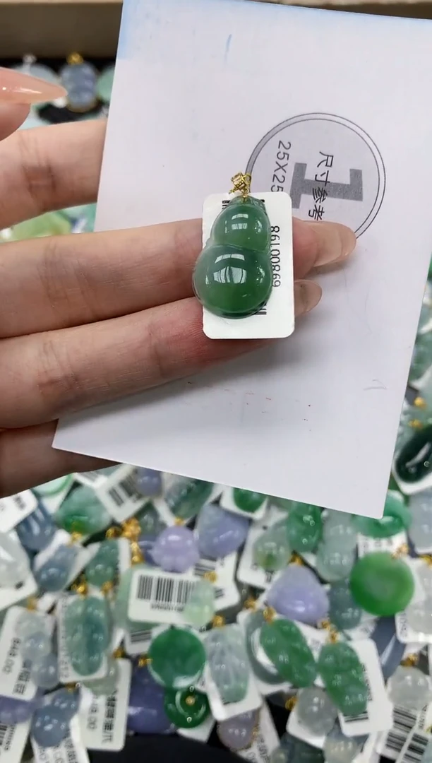 颈饰18K金镶嵌翡翠11111111111