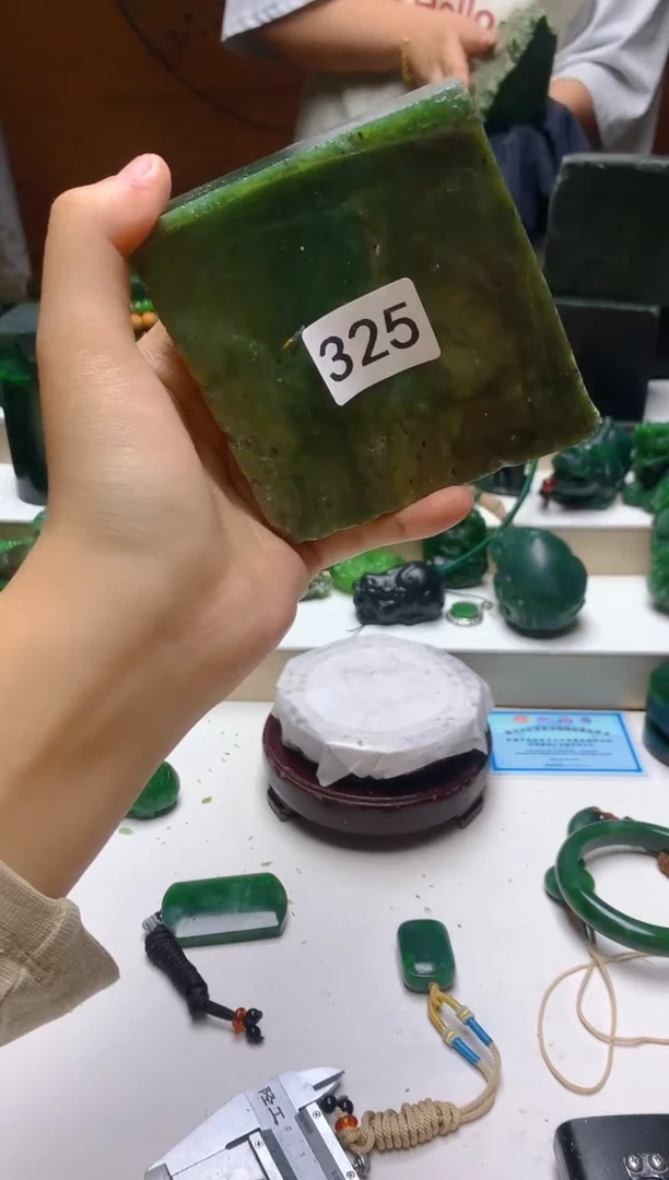 未镶嵌和田玉（碧玉）珠宝半成品0