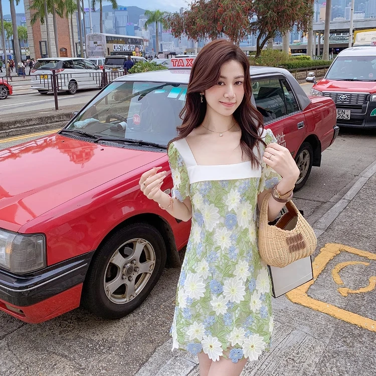 【清清专区】25年夏季新款气质显瘦方领镂空百搭连衣裙女法式时尚