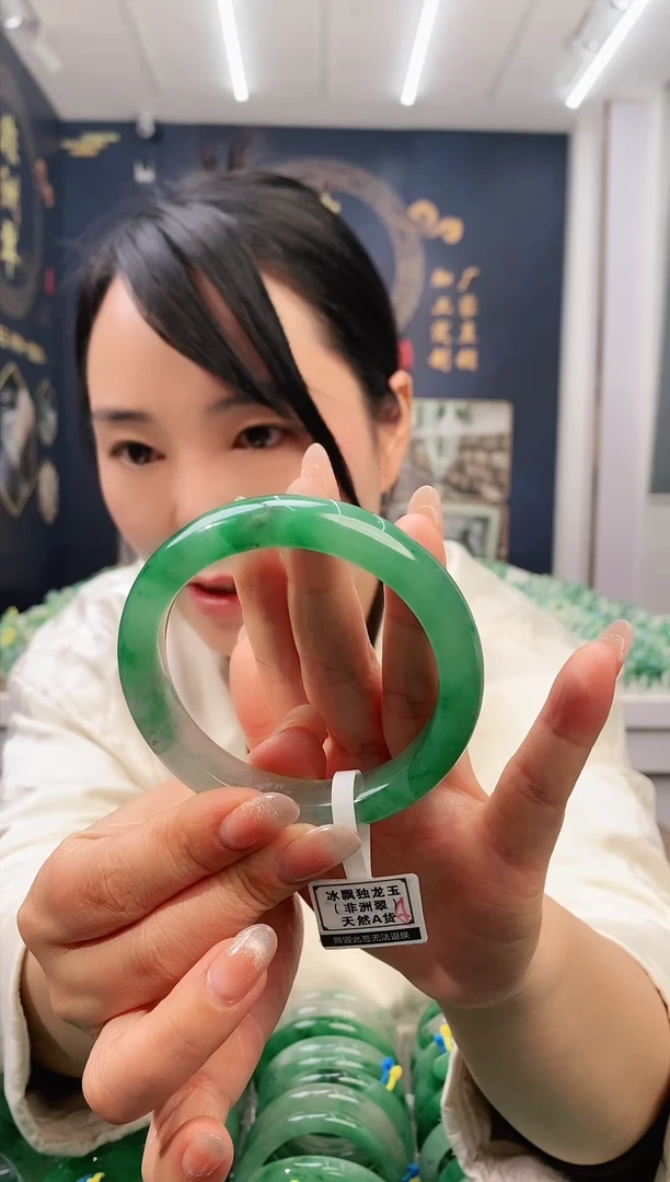 【闪购商品】石英质玉手镯未镶嵌87