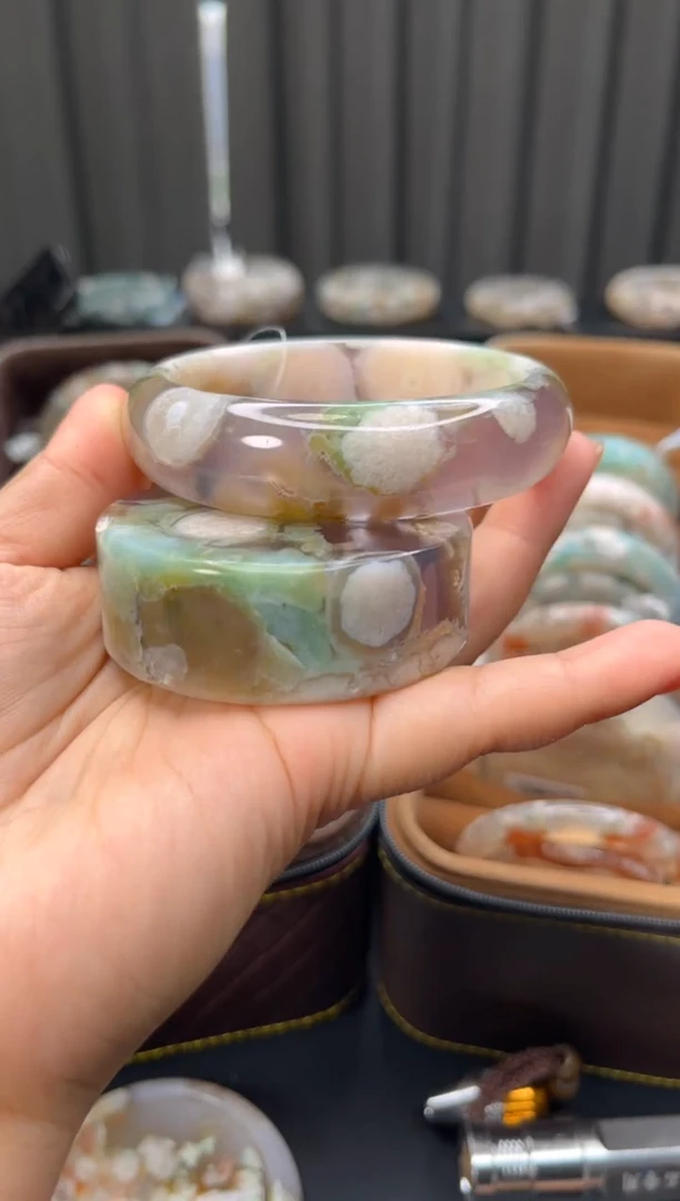 石英质玉手镯未镶嵌赠送镯心（圈口61