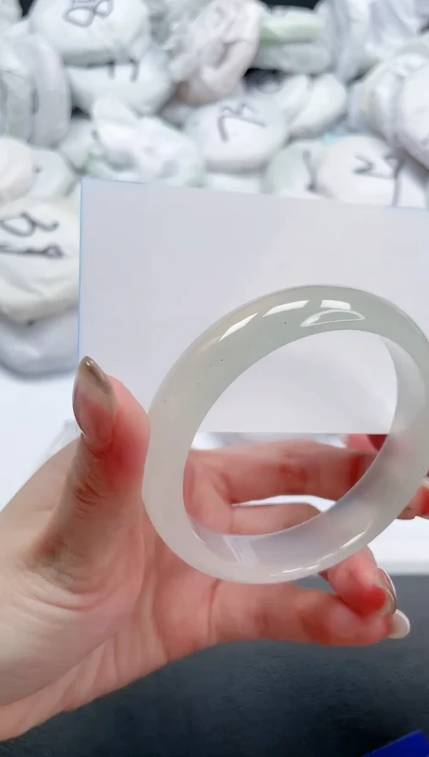 【闪购商品】石英质玉手镯未镶嵌洒金25J70-57