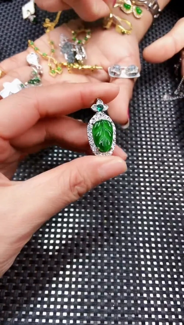 【闪购商品】翡翠吊坠(不含链)未镶嵌111111111