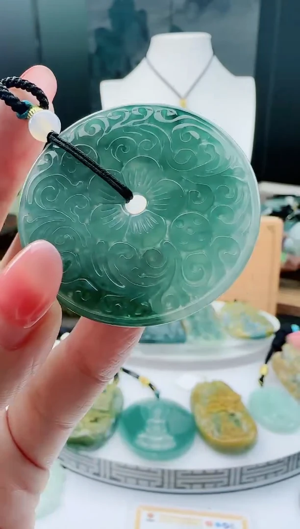 【闪购商品】翡翠颈饰未镶嵌多样性随机一件发货
