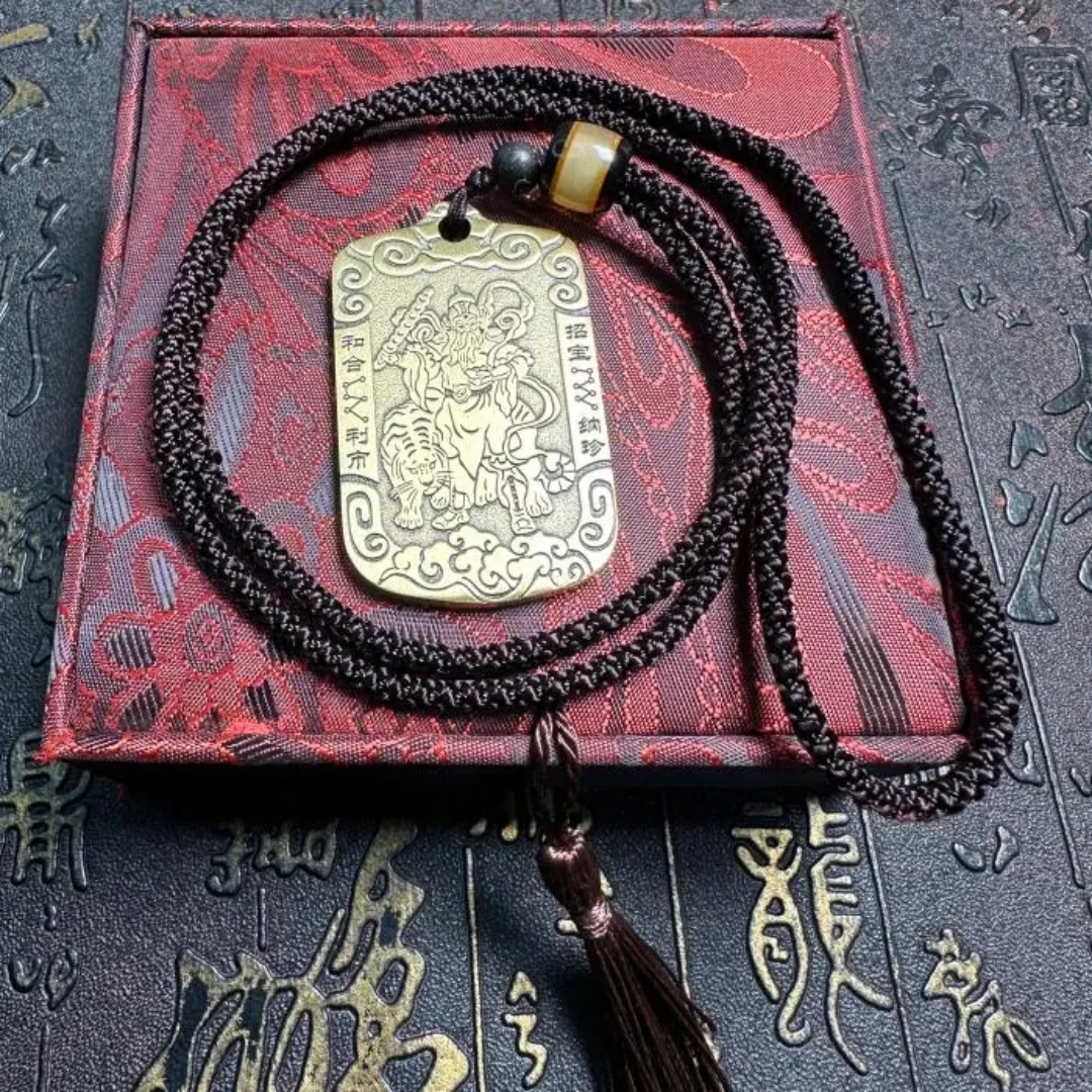 2 长辈制作赵公明挂件