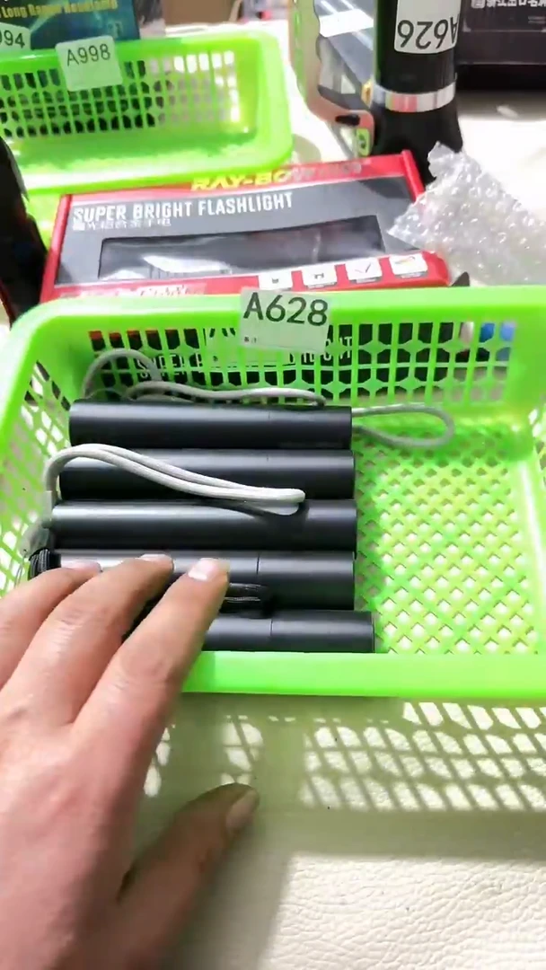 A628坏的紫光手电内置电池发5只