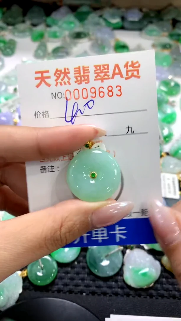颈饰18K金镶嵌翡翠1111111111111111