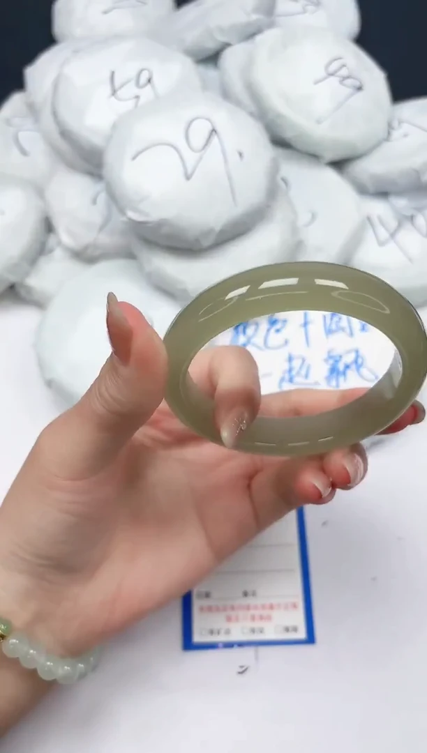 未镶嵌手镯石英质玉296/59.3