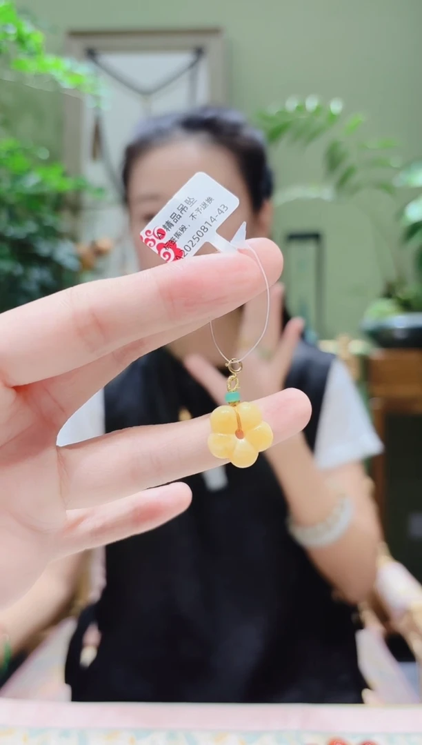 蜜蜡颈饰18K金镶嵌蜜蜡吊坠A0814-43多样性发货