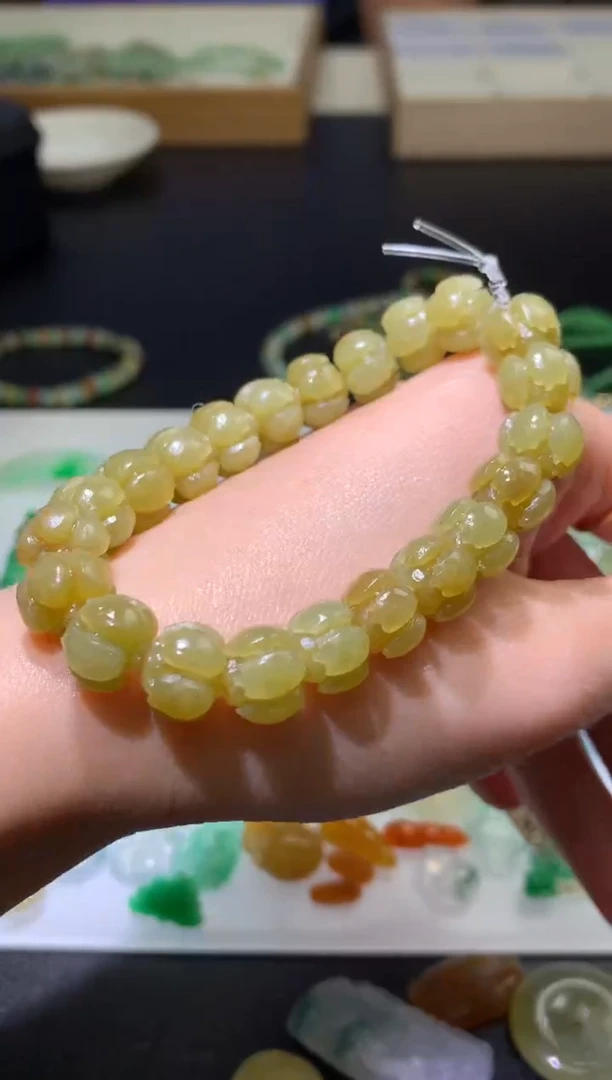 未镶嵌定制翡翠毛货  卡10.4  22颗