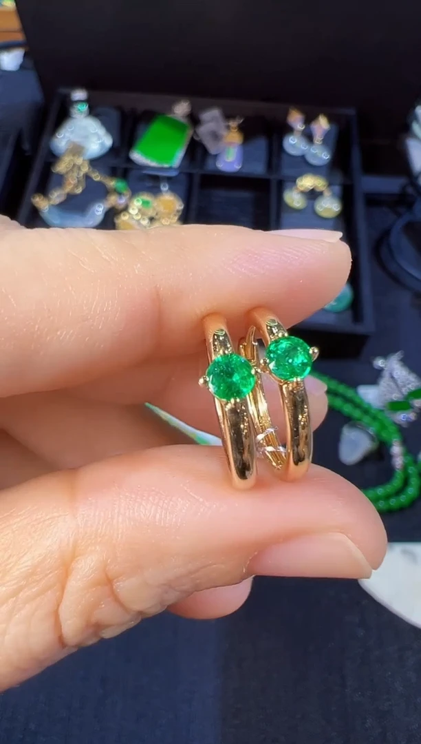 耳饰18K金镶嵌祖母绿耳饰