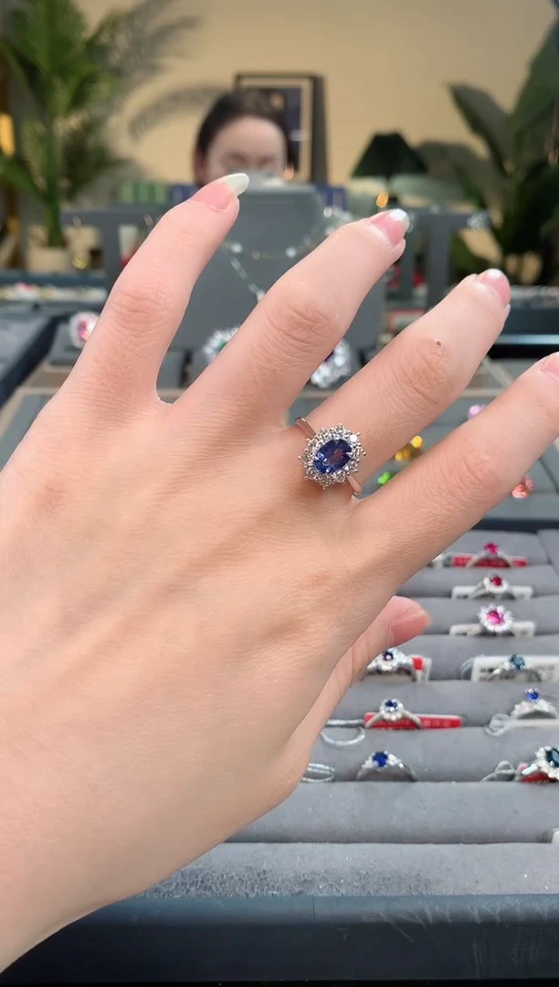 【闪购商品】蓝宝石戒指18K金镶嵌蓝宝石