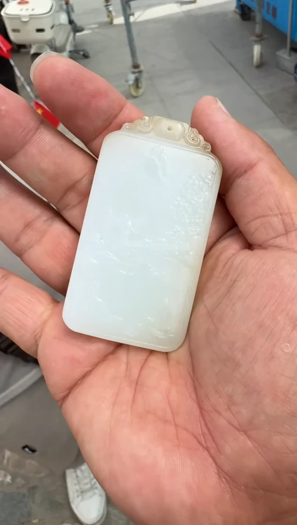 未镶嵌和田玉（糖玉）挂件和田玉