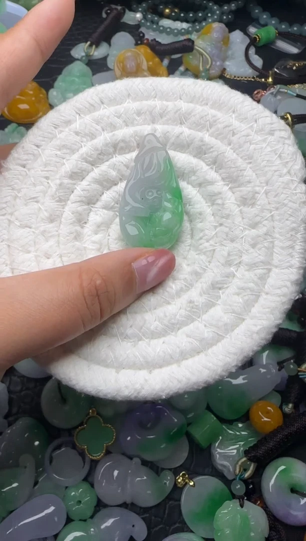 颈饰未镶嵌翡翠缅甸翡翠吊坠