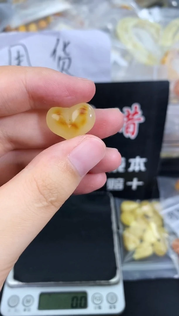 蜜蜡未镶嵌珠宝奇石45