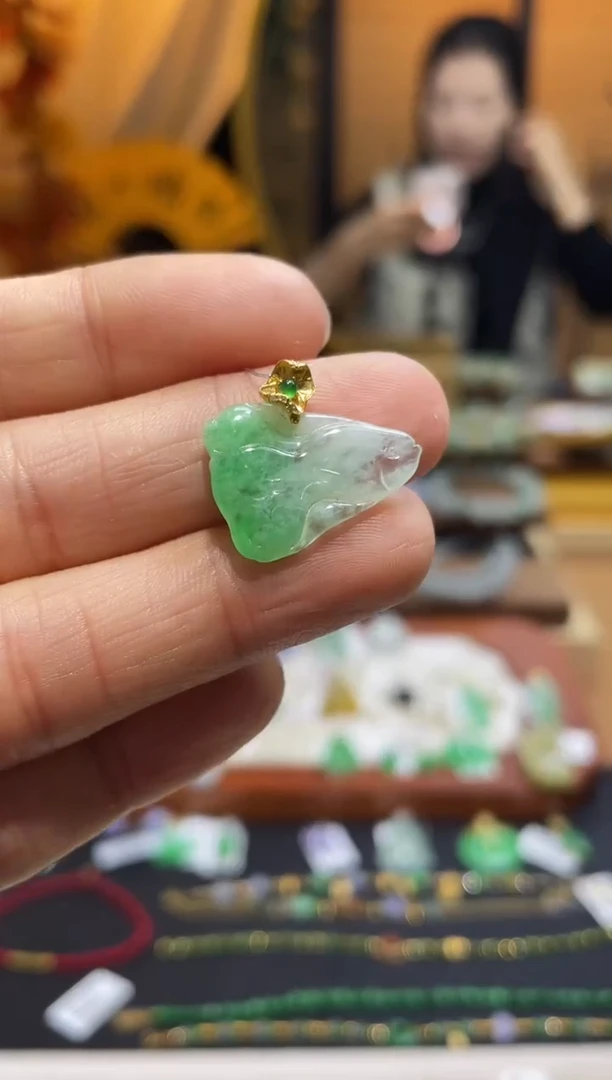 颈饰18K金镶嵌翡翠18K金镶嵌