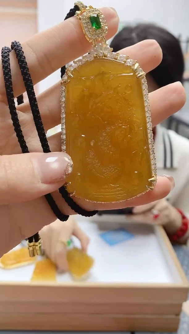 未镶嵌手串玛瑙/玉髓黄龙牌随机发一