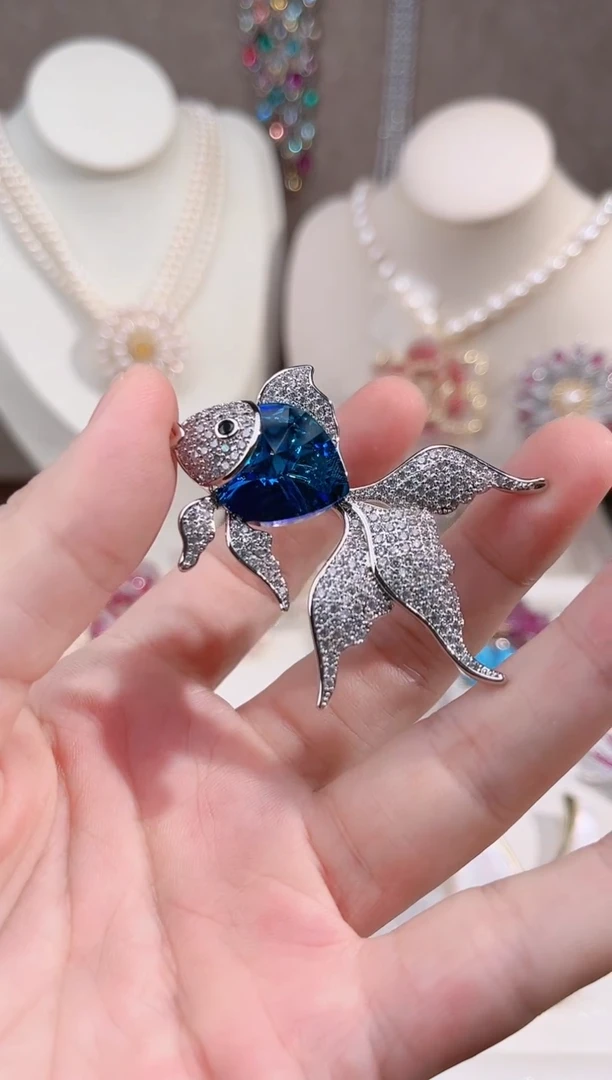 锆石铜合金小鱼胸针