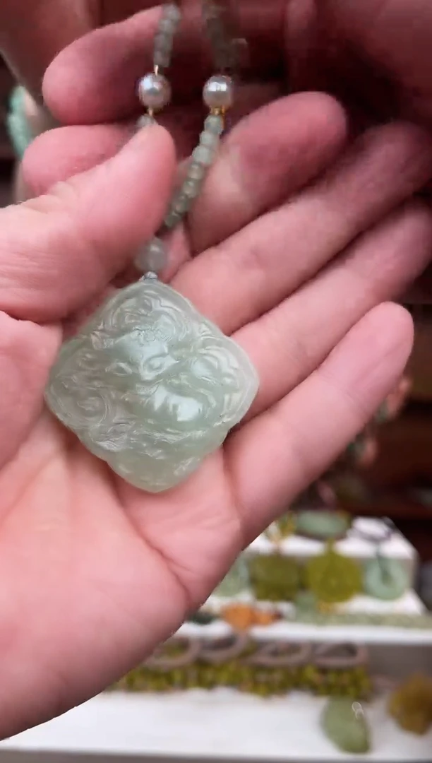 未镶嵌蛇纹石玉颈饰·