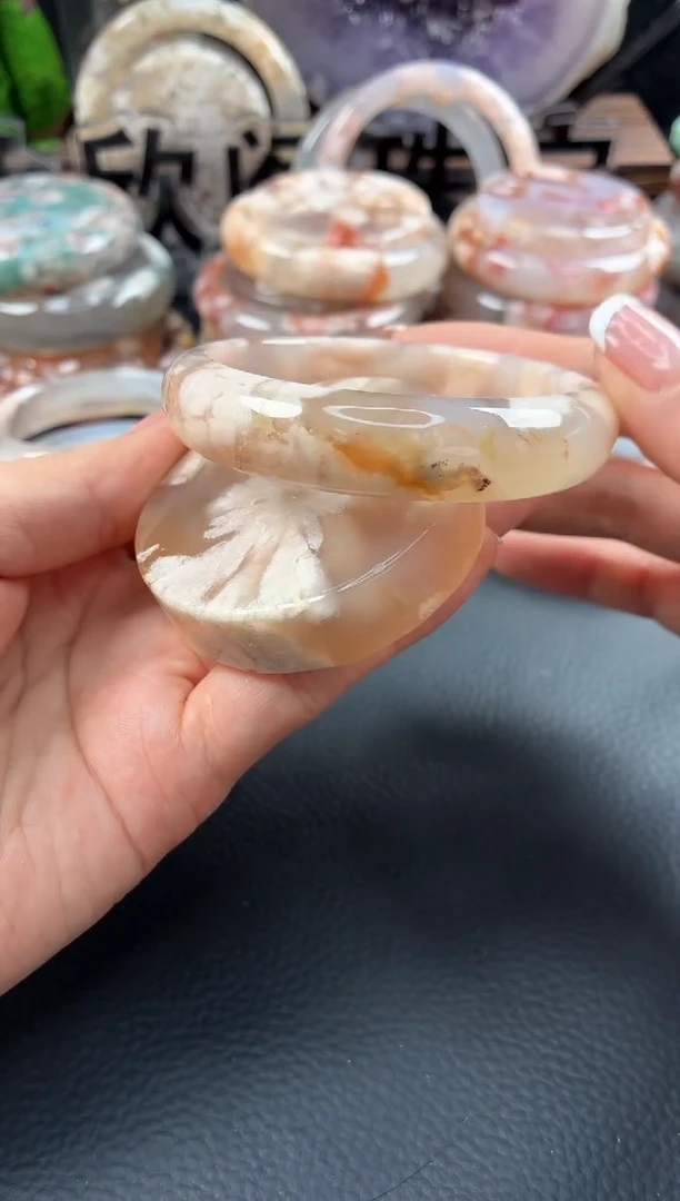 未镶嵌手镯（圆镯）石英质玉56