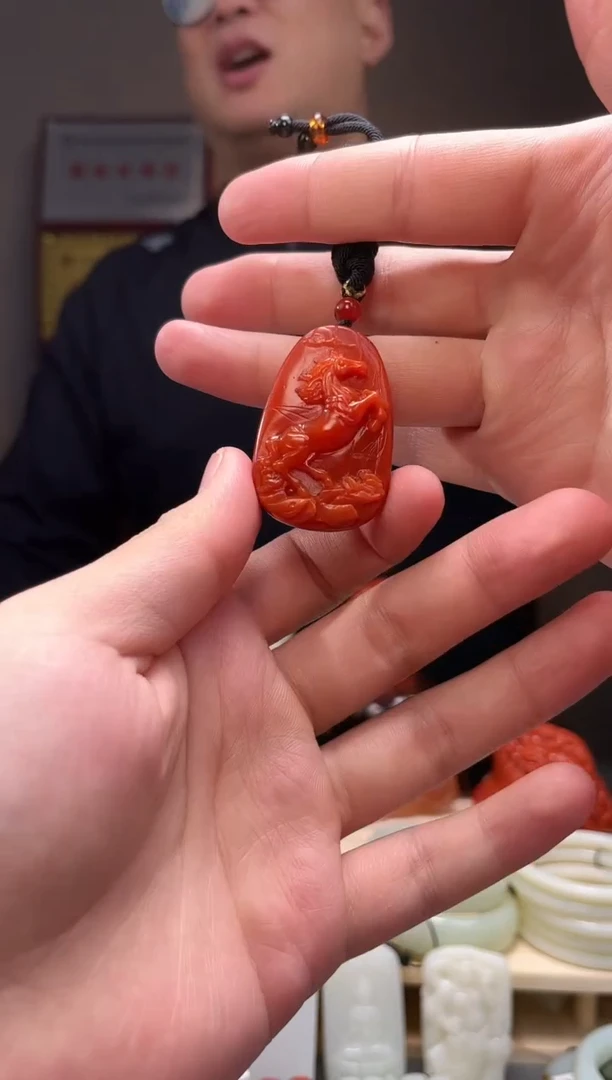 颈饰未镶嵌南红玛瑙吊坠