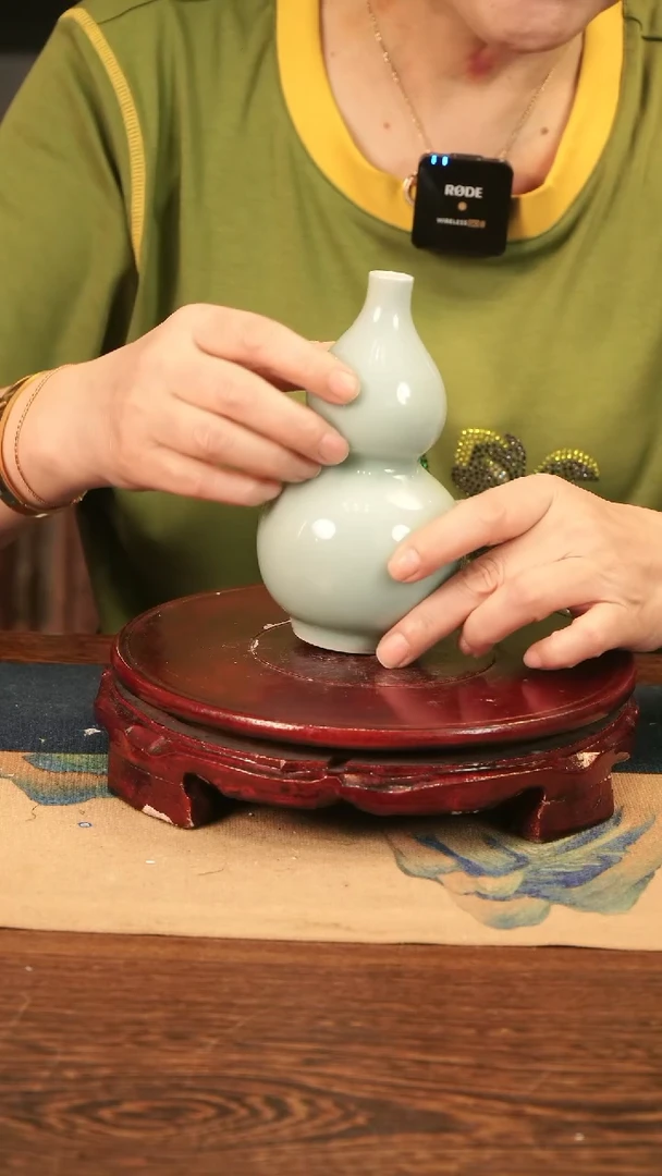 纯手工 粉青 小葫芦瓶