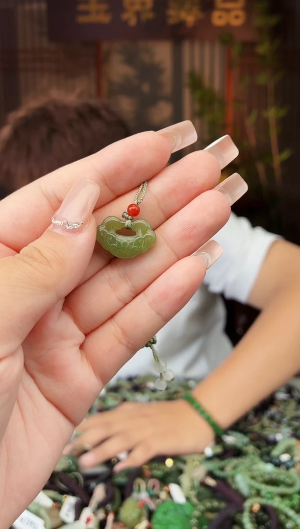 和田玉未镶嵌颈饰拍一发一