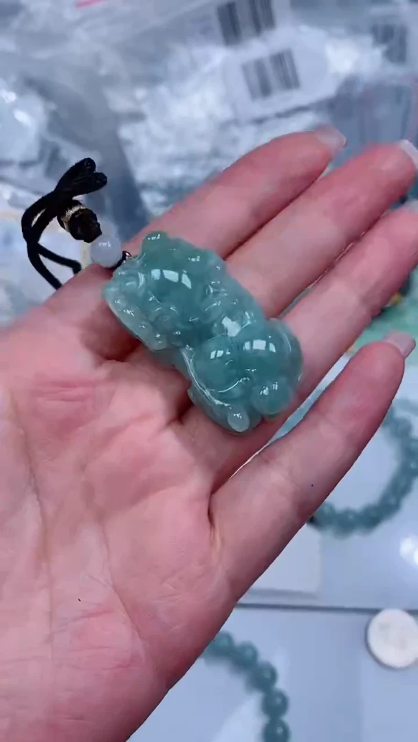 翡翠未镶嵌颈饰吊坠