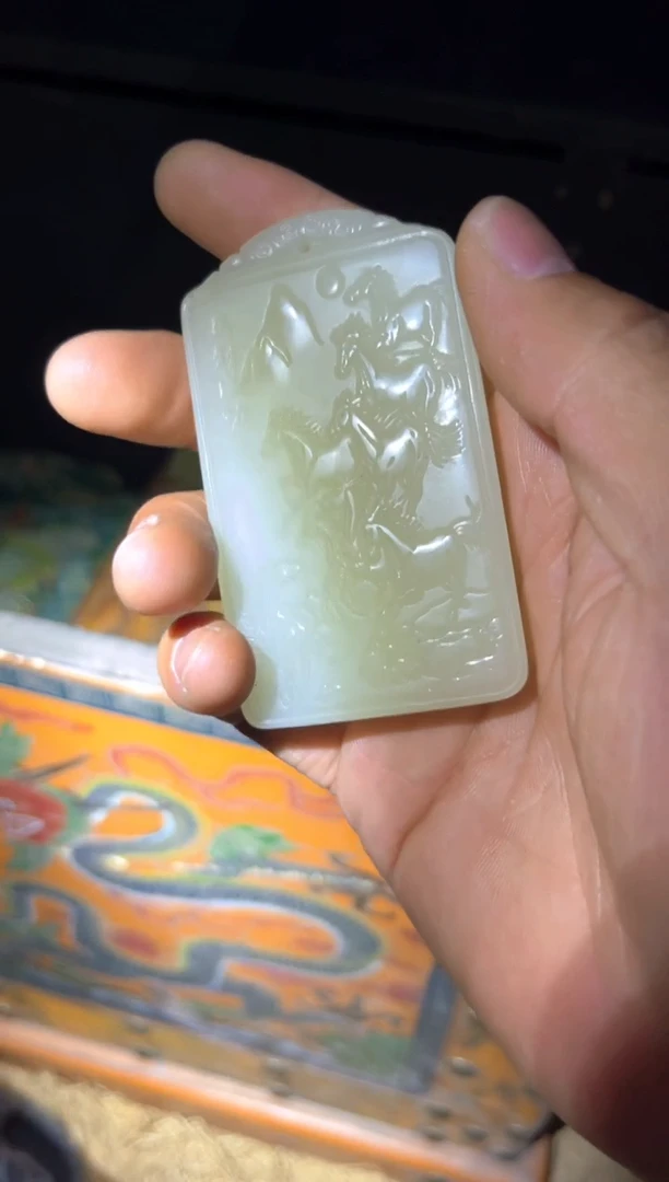 和田玉未镶嵌挂件长城八骏图无事牌