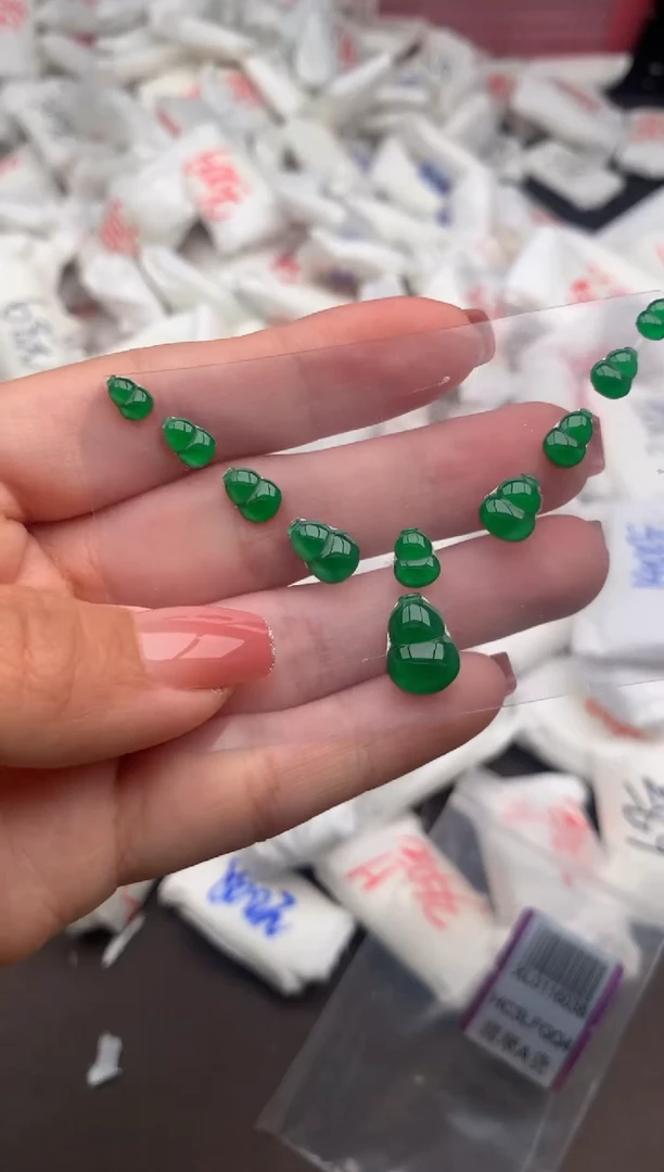 【闪购商品】翡翠挂件未镶嵌一