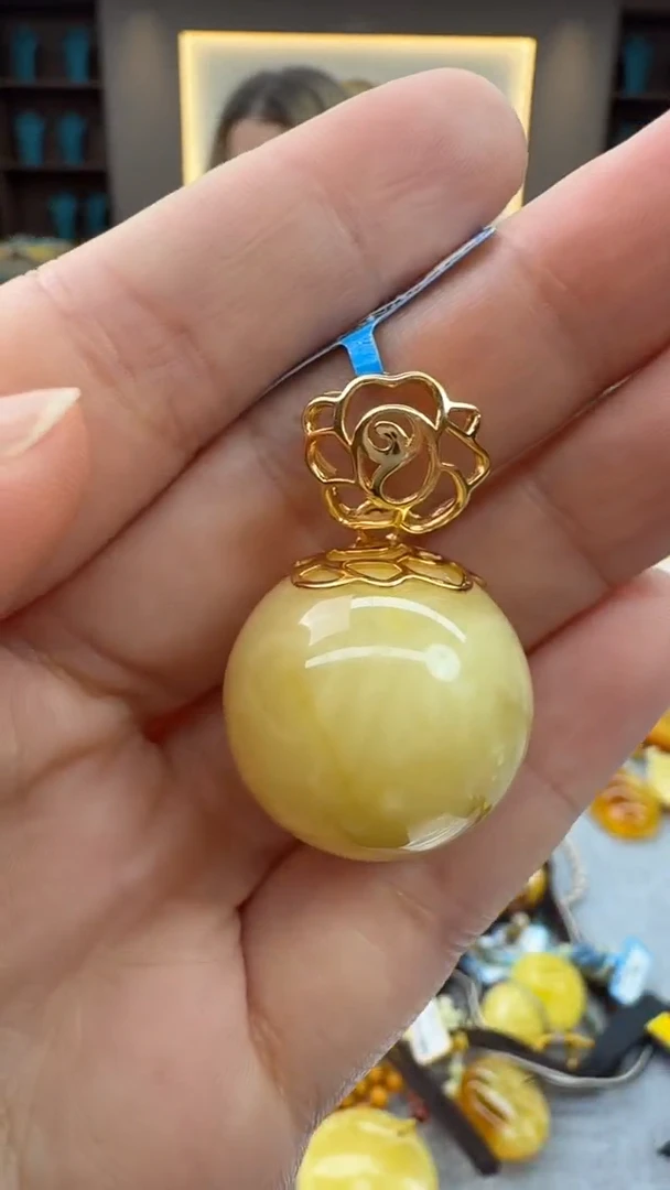 琥珀颈饰未镶嵌184号秒拍 假一罚三