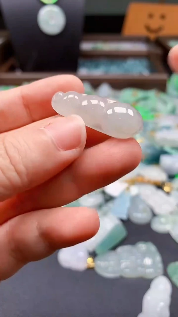 颈饰未镶嵌翡翠A货翡翠（含扣头 绳子）