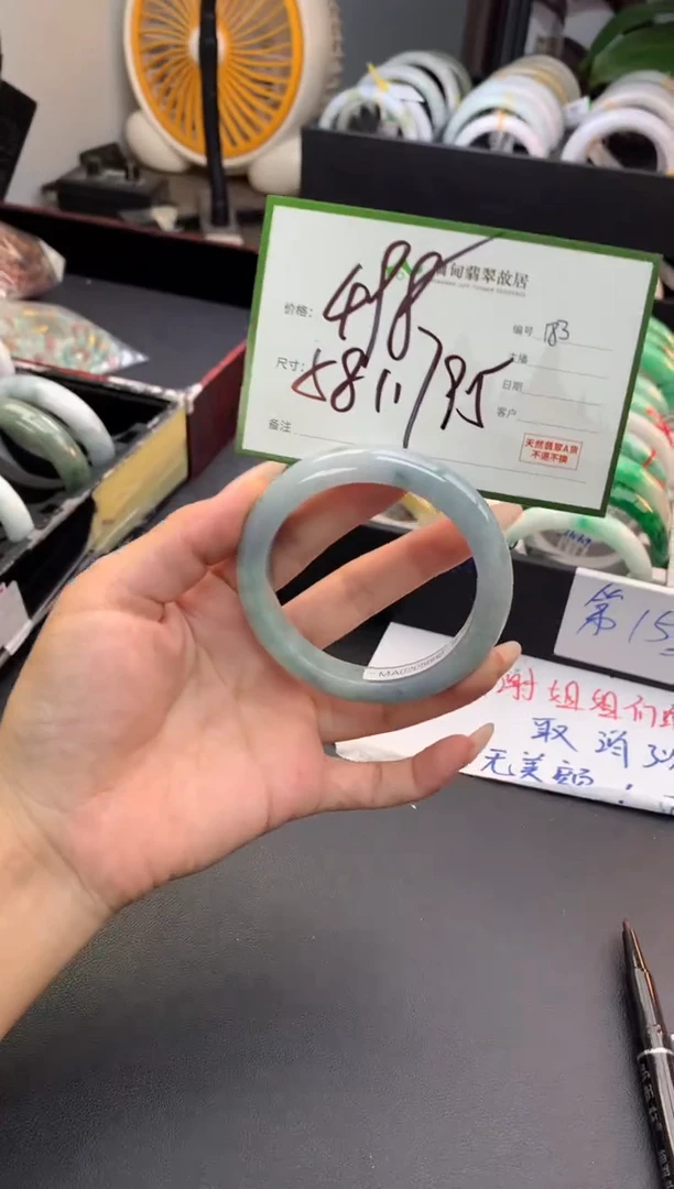未镶嵌定制翡翠毛货需精细抛光+多人