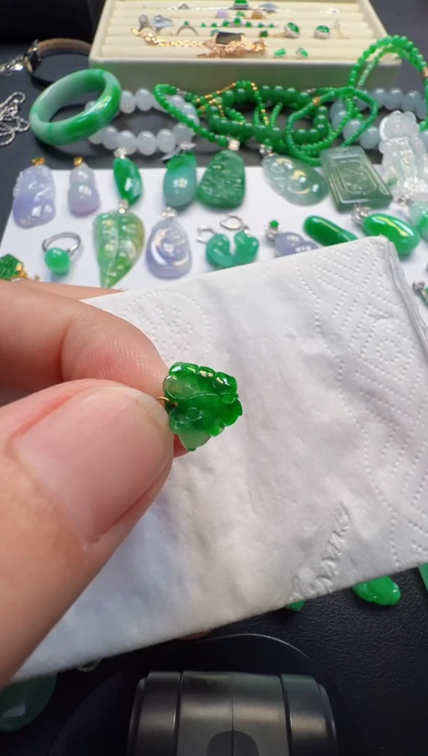 吊坠(不含链)18K金镶嵌翡翠198