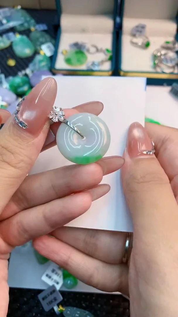 翡翠未镶嵌吊坠(不含链)1